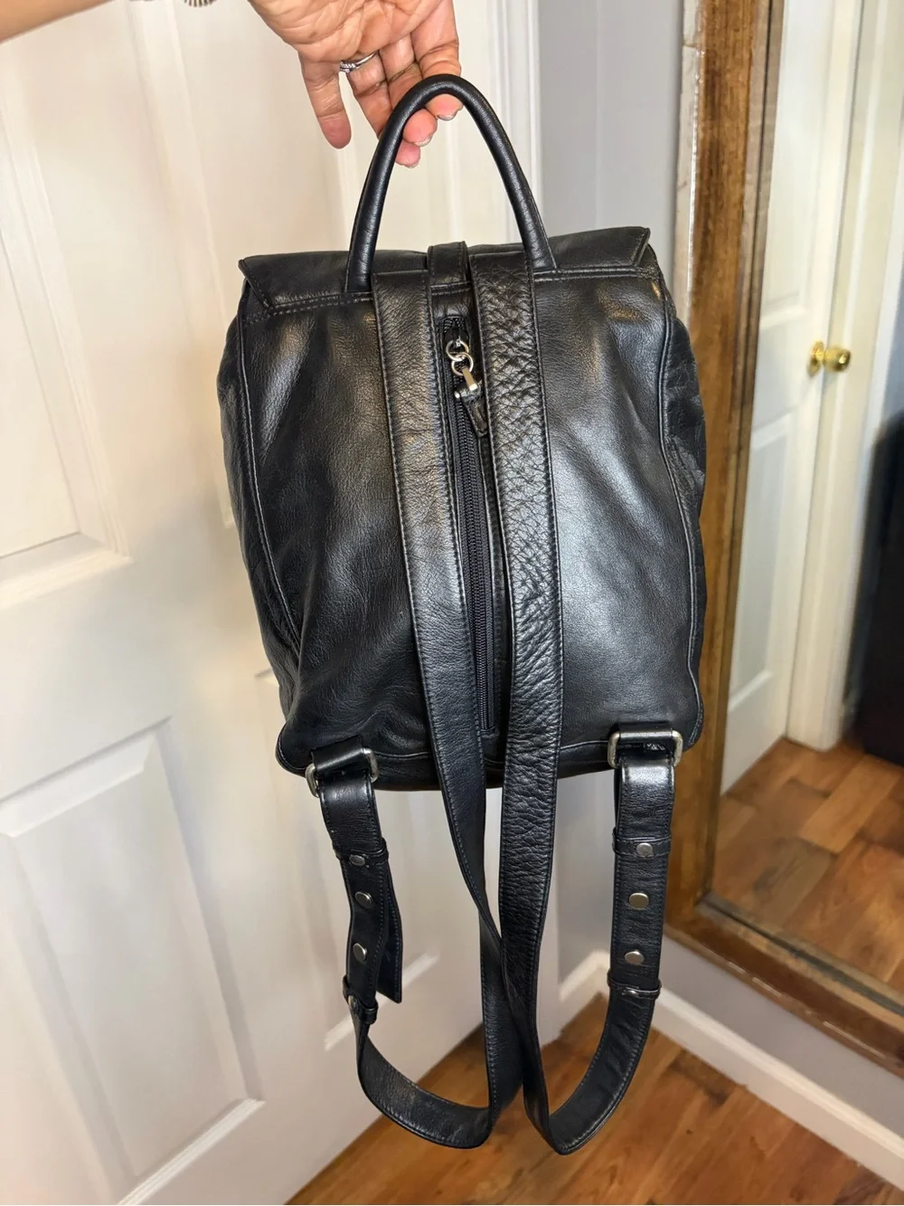 DKNY Black Leather Drawstring Backpack 🎒